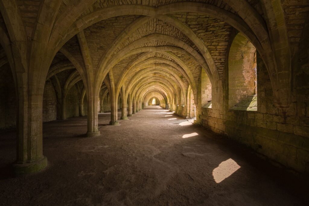 Monasterio de Guisando: conciertos, yoga y mucho más en unas ruinas mágicas
