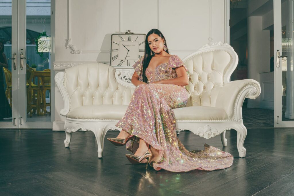 Guía de estilo para invitadas de boda en invierno: Elegancia y sofisticación según cada destino