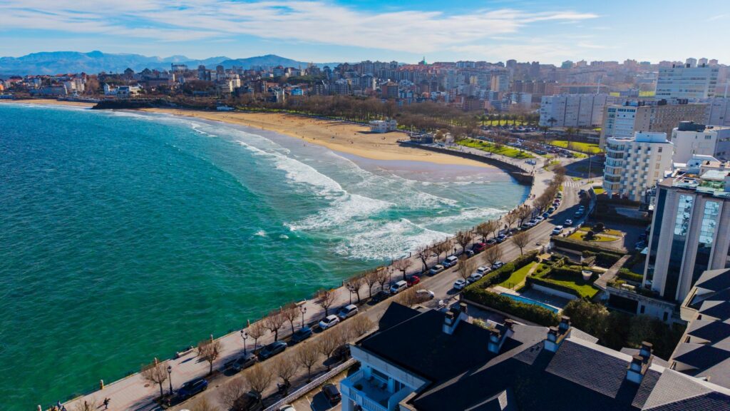 El secreto del silicio y la marea: la liturgia del Mercado Central de Santander y los tesoros de la Marina