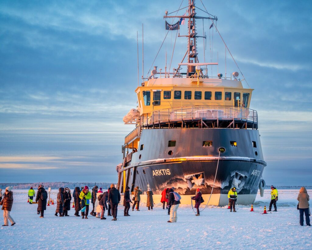 La Travesía del Pasaje de Drake en Barco Científico: Guía de Navegación Extrema y Logística Polar por el Mar de Hoces
