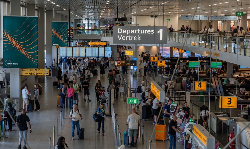 El fin del Tetris en las maletas: cómo la tecnología redefine los controles de los aeropuertos europeos