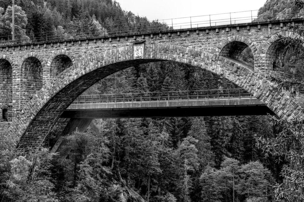El laberinto ferroviario de los Alpes Julianos: viaductos de piedra, túneles helicoidales y la frágil conectividad de la línea de Bohinj