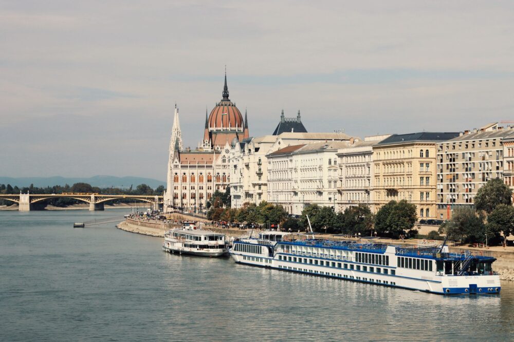 La Conectividad Fluvial del Danubio: Navegación, Infraestructura y Logística en el Eje Europeo