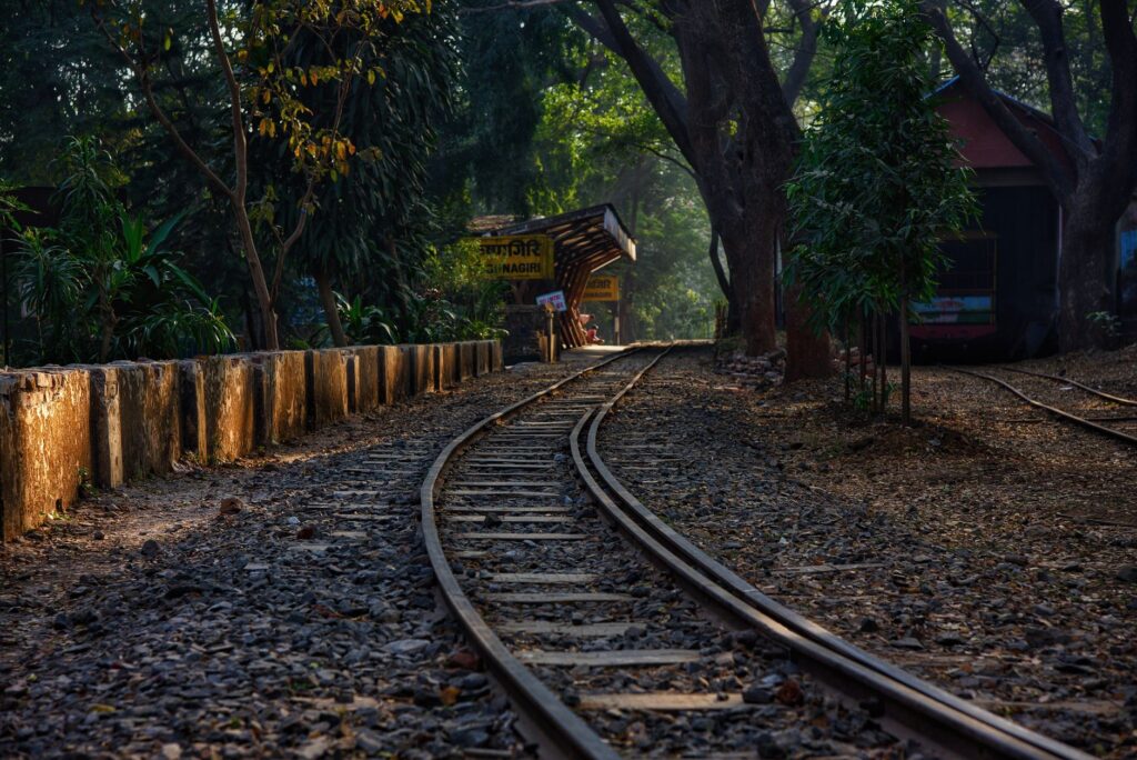 El latido de hierro entre las nubes: El Ferrocarril del Himalaya de Darjeeling