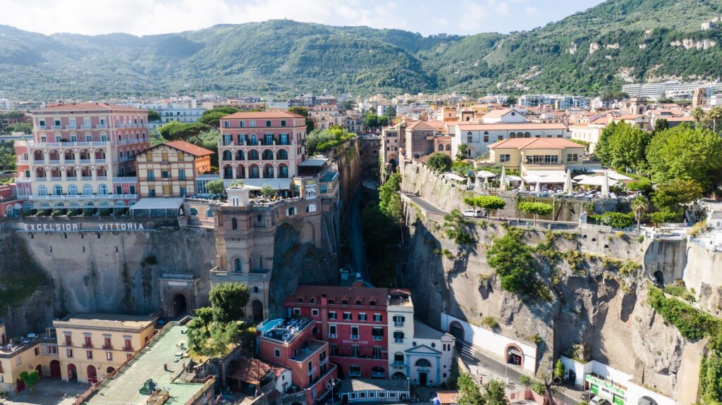 El latido de la marquetería fina: chapa, cuchilla y memoria en los obradores de Sorrento