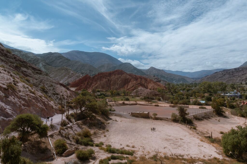 El Tren a las Nubes de Argentina: Ingeniería ferroviaria, viaductos de altura y la conectividad turística de la Puna