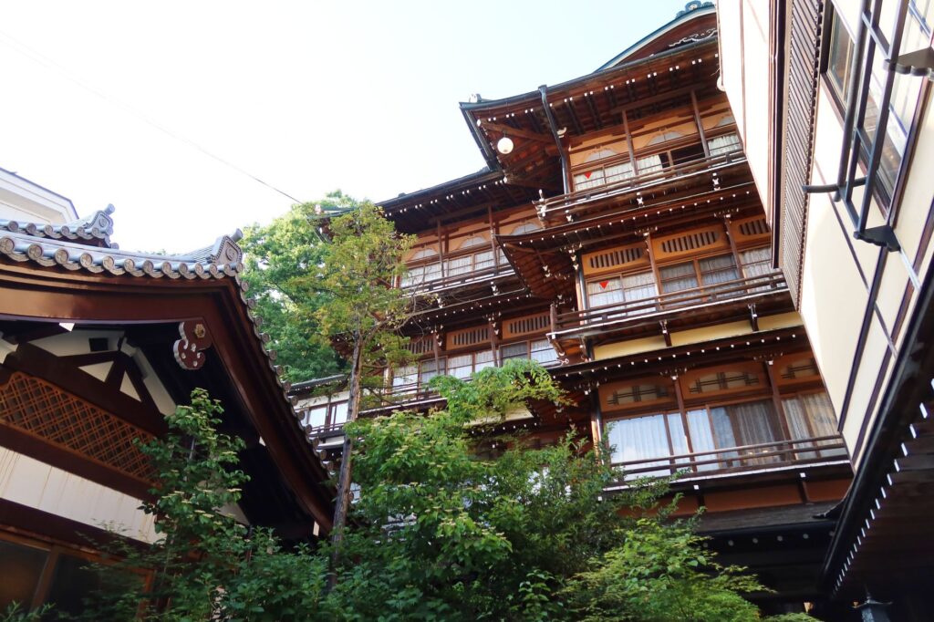 El rumor del agua en Kumano: la sabiduría milenaria del termalismo y el bosque en Wakayama