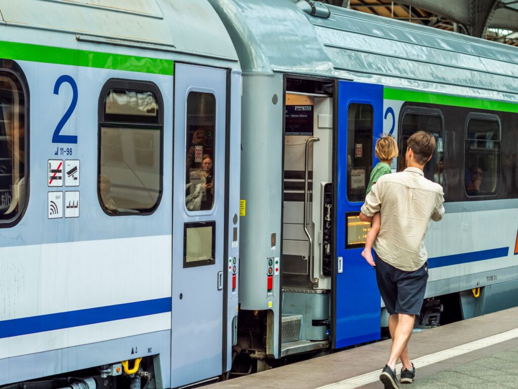 El Ferrocarril del Pacífico en Costa Rica: Ingeniería tropical, conectividad histórica y el renacer sobre rieles en Centroamérica