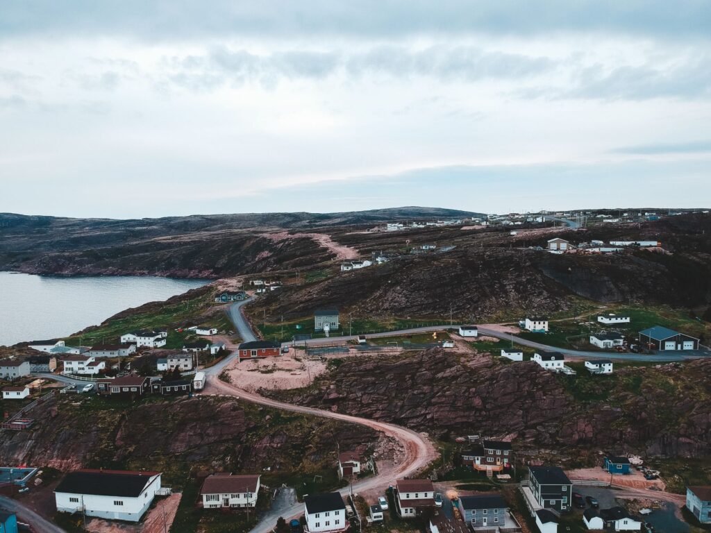 Red Bay, el pueblo con pasado vasco que emerge de la niebla en Canadá