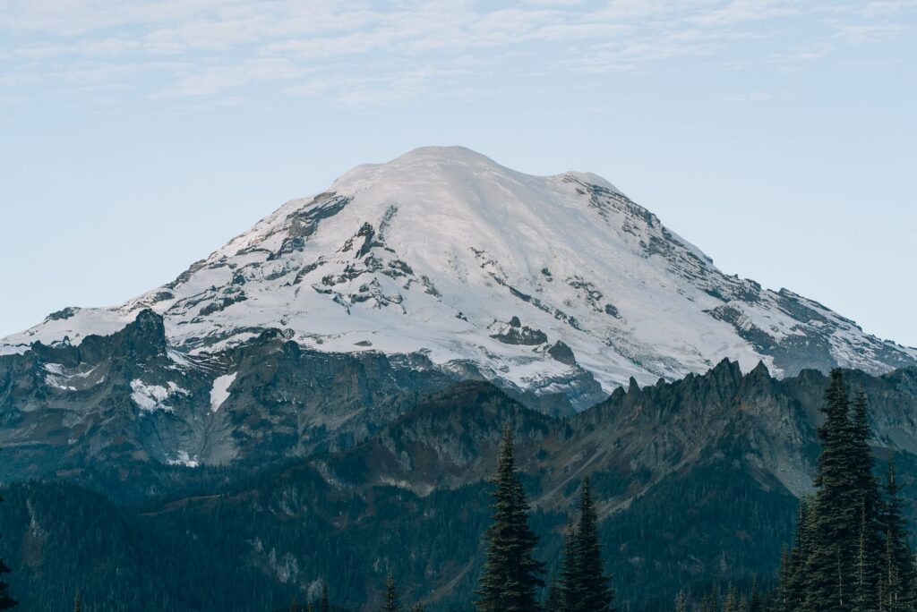 El Dominio de las Cumbres de Fuego y Hielo: Geología y Conservación en el Parque Nacional del Monte Rainier
