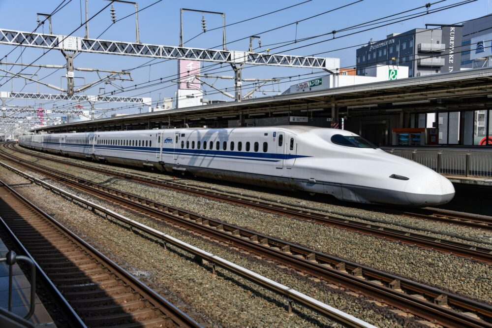La Revolución Silenciosa del Riel: JR East Conecta el Shinkansen con el Futuro Verde de 2027