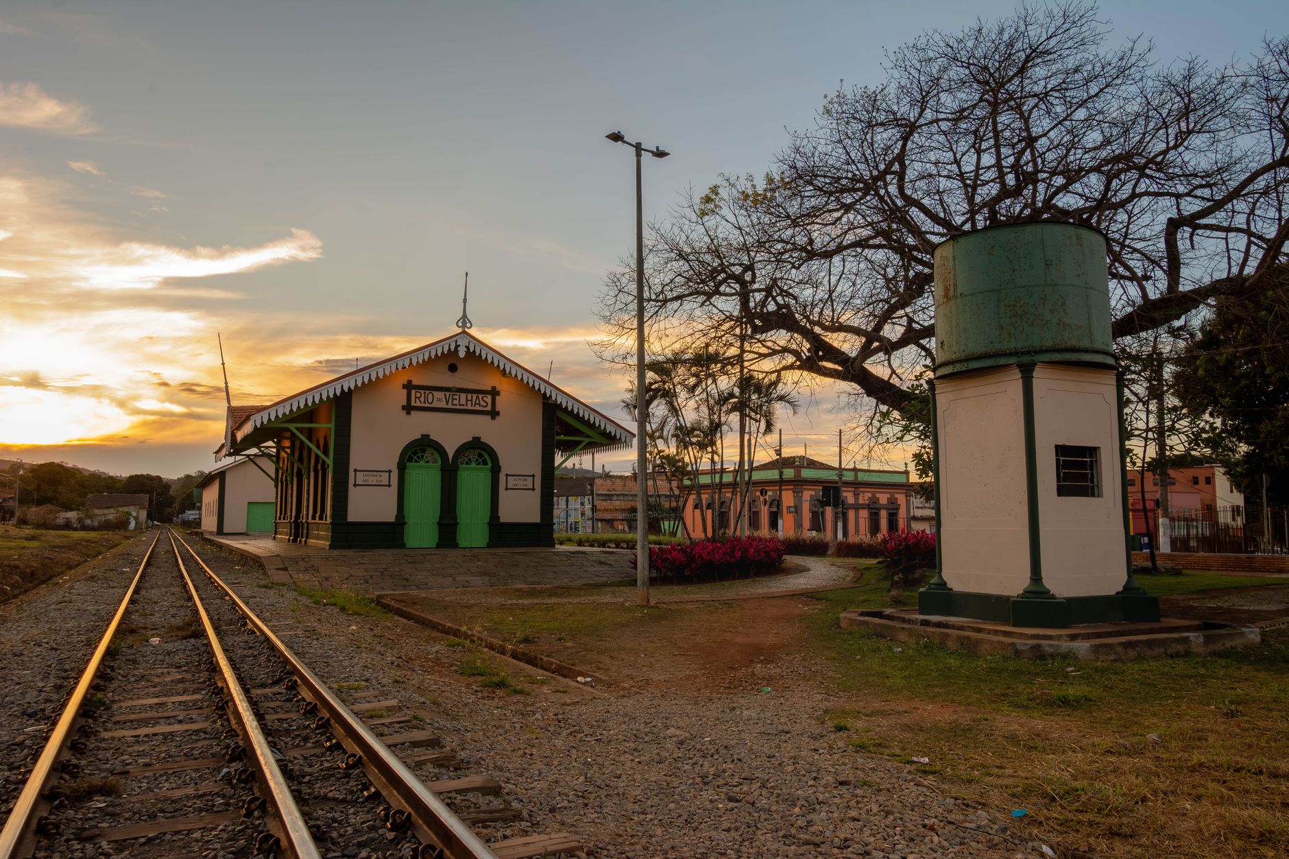 El laberinto de la trocha y la locomotora: la odisea ferroviaria y humana del Transgabonais en el corazón ecuatorial