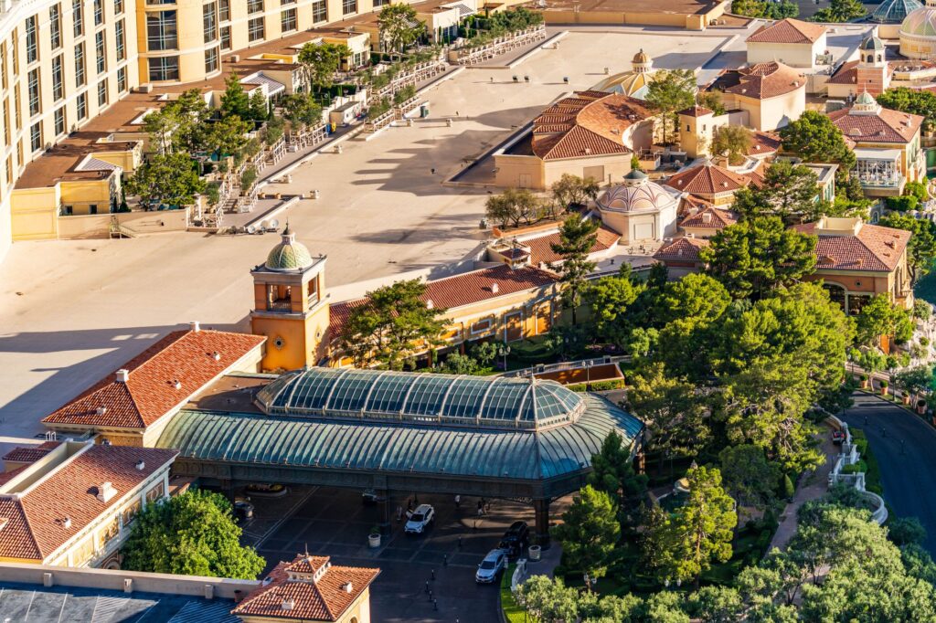 Más allá del neón: el mapa hotelero que redefine la estancia junto al coliseo esférico de Las Vegas