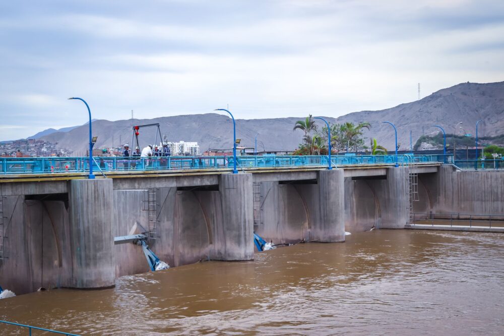 El Ferrocarril Central del Perú: Ingeniería de abismos, logística andina y la conectividad ferroviaria hacia el corazón minero