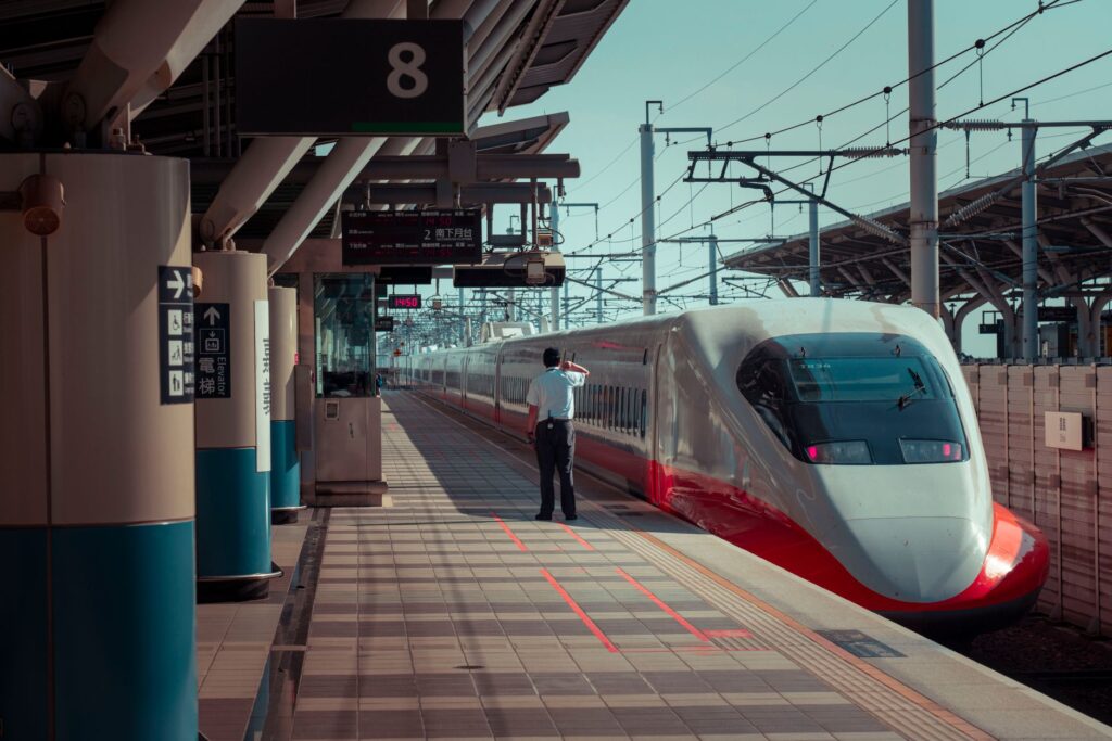 El Renacimiento del Tren de Alta Velocidad en Europa: Conectividad, Sostenibilidad y Retos Fronterizos