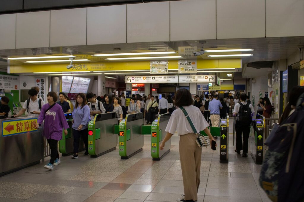 El laberinto intermodal de Tokio: Guía definitiva para dominar la red ferroviaria y de metro más compleja del mundo