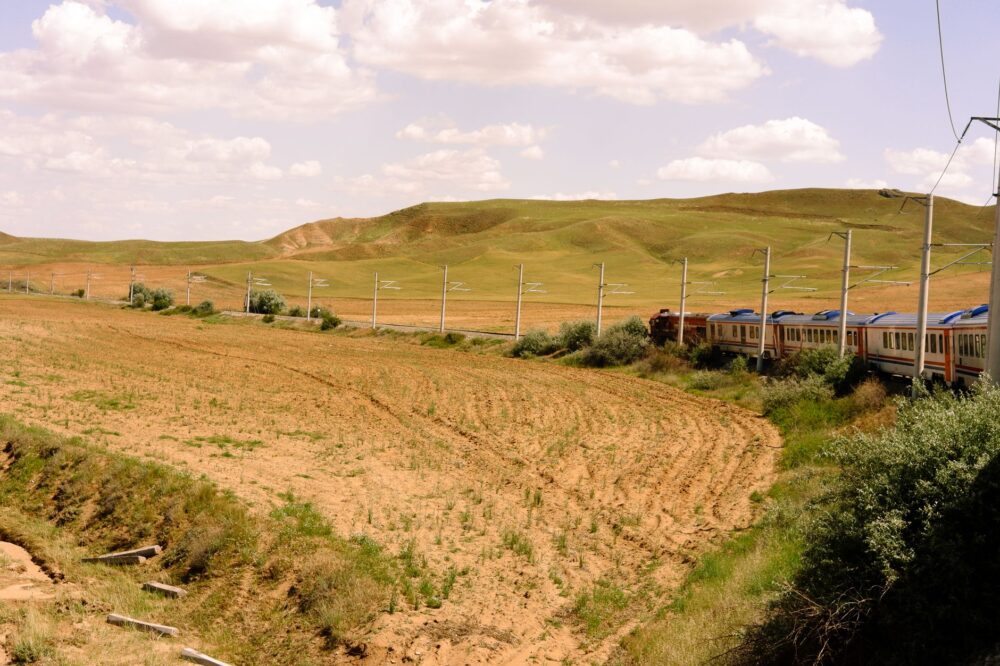 El latido del expreso de Trans-Mongolia: ingeniería transcontinental y estepas infinitas