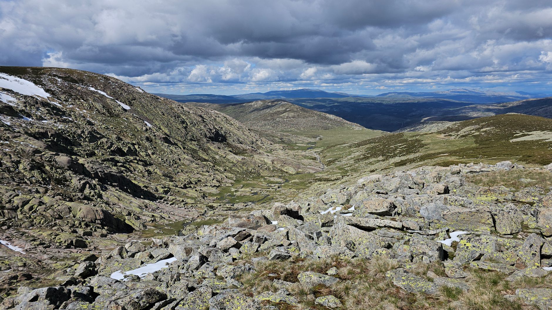 La Travesía de las Altas Cumbres de Córcega: Guía de Expedición y Senderismo Extremo por el GR 20