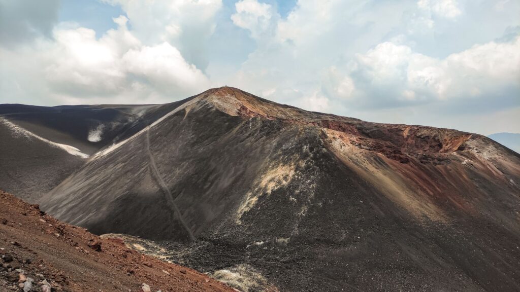 El rugido de la ceniza: Descenso extremo por las faldas del Cerro Negro