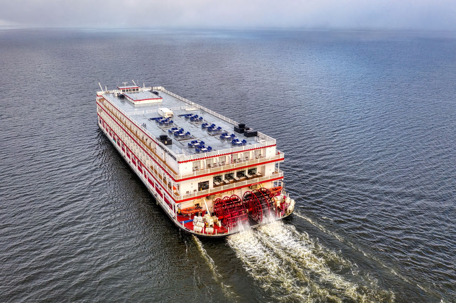 El latido de los barcos de vapor en el río Mississipi: Ingeniería centenaria, ruedas de paletas y la navegación fluvial en Estados Unidos