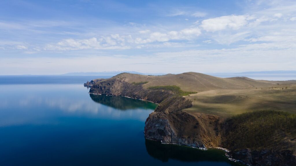 La Travesía del Ferrocarril Circum-Baikal en Siberia: Guía de Expedición y Logística Ferroviaria por el Borde del Lago Sagrado