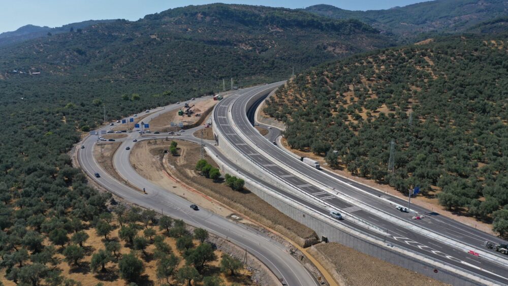 El asfalto que nos separa: La encrucijada de la movilidad en las grandes salidas estivales