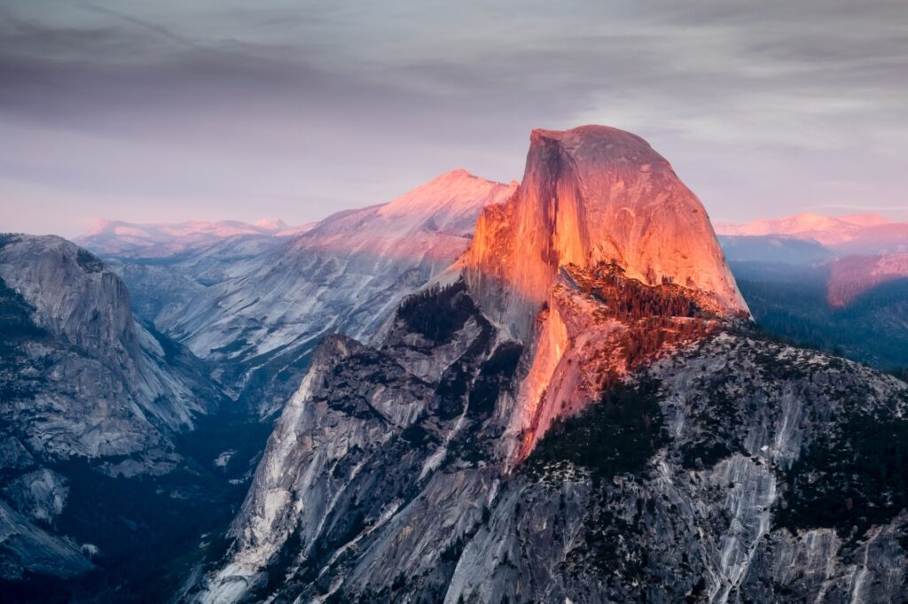 El Dominio de las Cumbres de Granito: Geología Glaciar y Conservación en el Parque Nacional de Yosemite