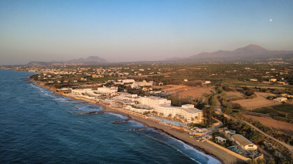 El laberinto habitado de Creta: una cartografía íntima entre la montaña y el mar