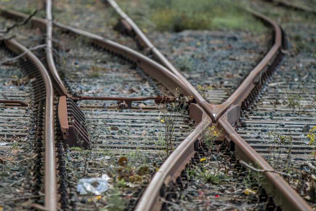 Rieles entre volcanes y bruma: la travesía ferroviaria que revela el pulso secreto de Costa Rica