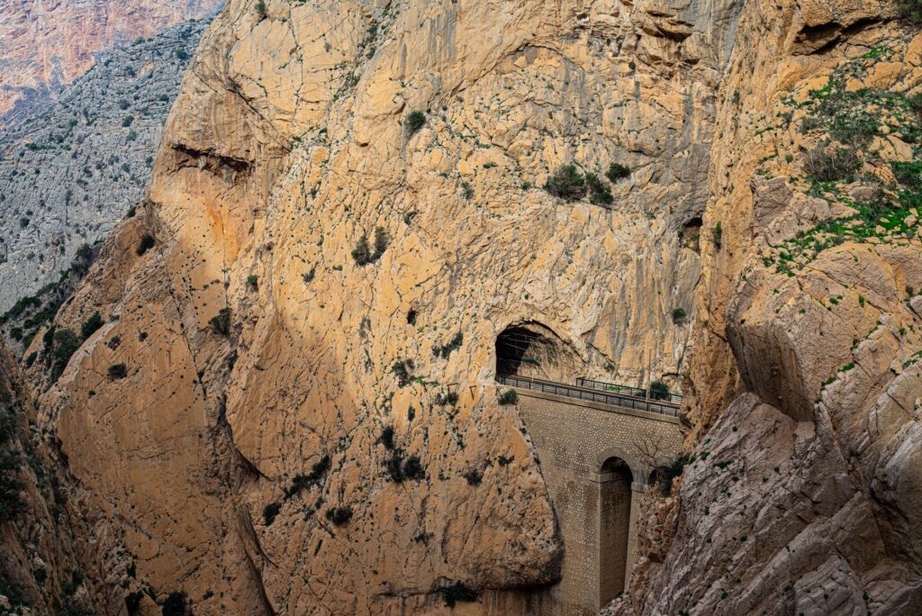 Los Gigantes de Piedra de los Dolomiti di Sesto: Geología, Alta Ruta y Sostenibilidad Alpina