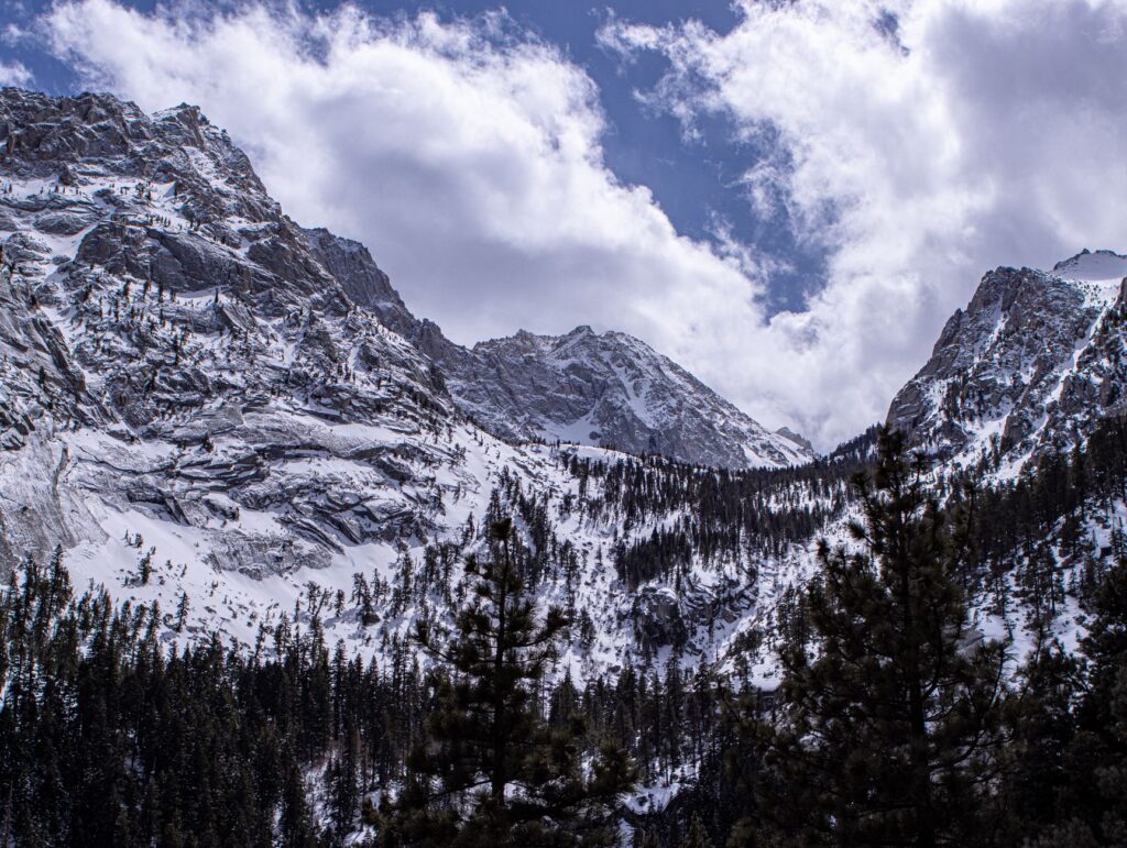 El Dominio de las Cumbres de Granito: Geología, Climatología Alpina y Conservación en el Parque Nacional de Yosemite