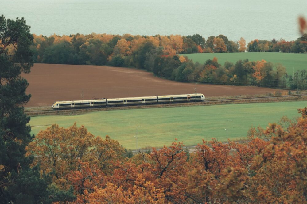 El Expreso del Ártico: Ingeniería de túneles, logística de fiordos y la conectividad ferroviaria hacia el norte de Suecia
