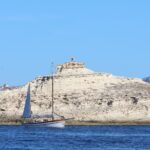 La Travesía del Estrecho de Bonifacio en Velero: Guía de Navegación Oceánica y Logística Náutica entre Córcega y Cerdeña