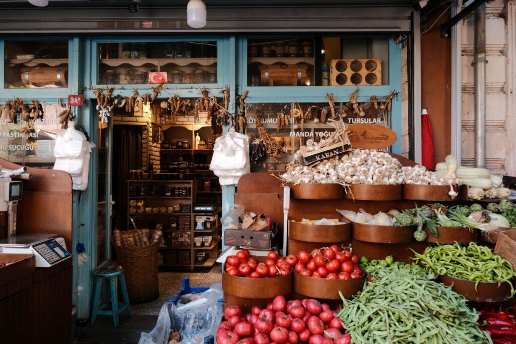 El secreto del trigo y la marea: la liturgia del Mercado Central de Alicante y los tesoros de la Marina Alta