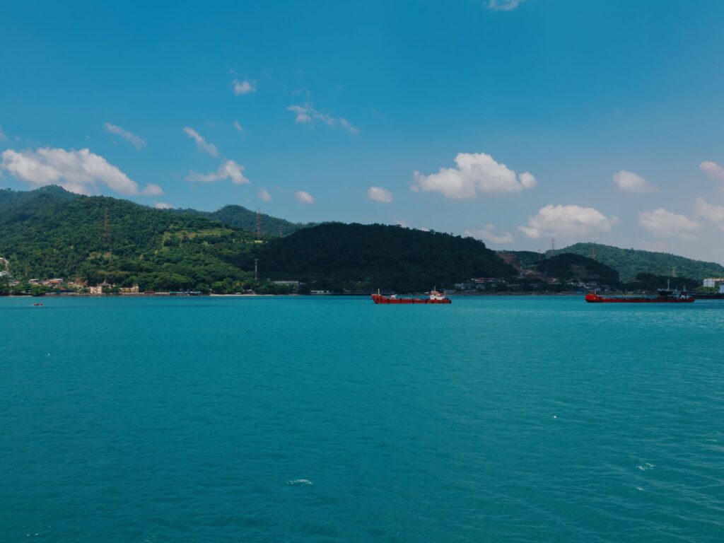 El Canal de Panamá: La arteria interoceánica que redefine la logística y el turismo en el siglo XXI