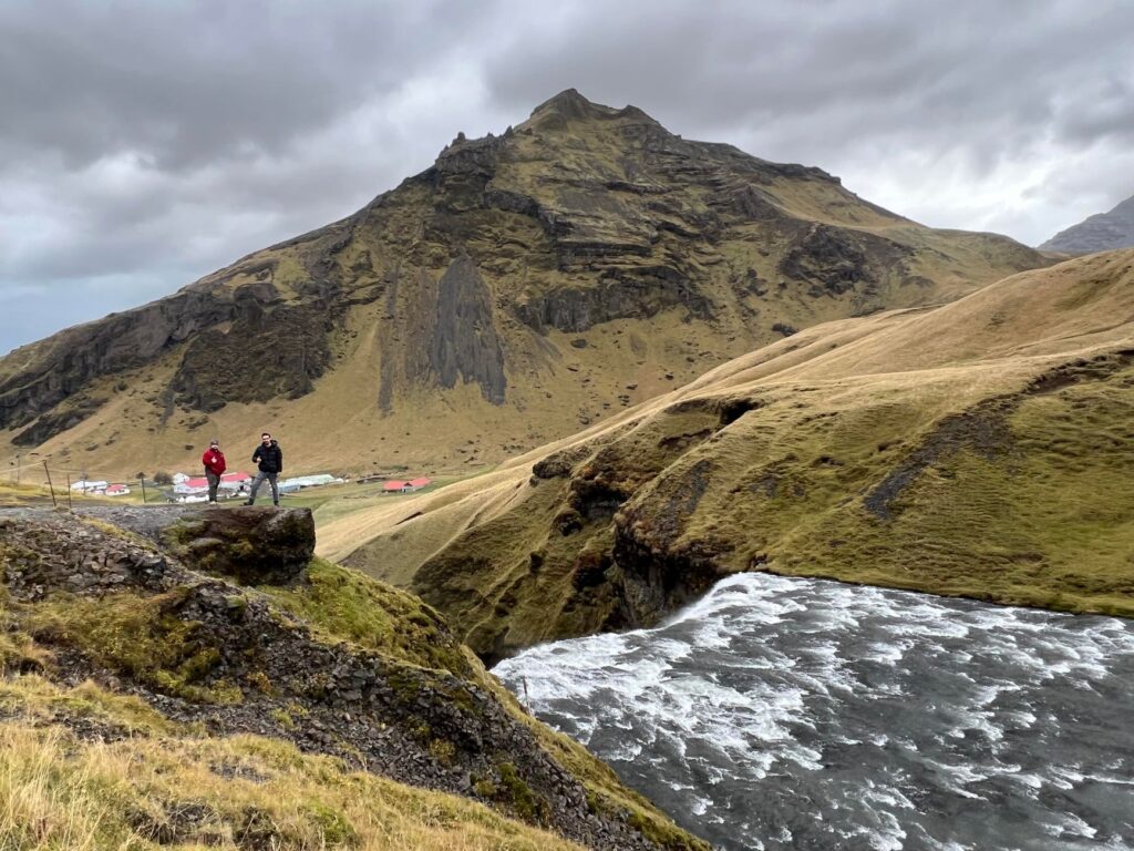 La Travesía del Sentero de Laugavegur en Islandia: Guía de Expedición y Senderismo por las Tierras Altas Volcánicas