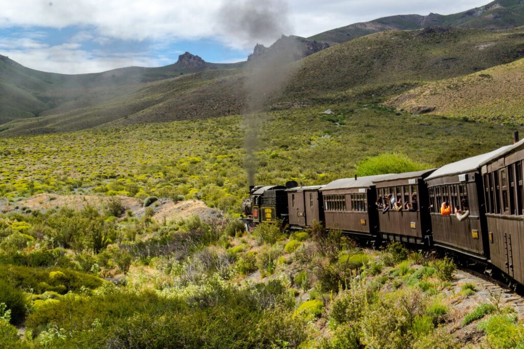 La ruta del Tren Amarillo de los Pirineos: crónica de un viaje lento por la columna vertebral de Europa