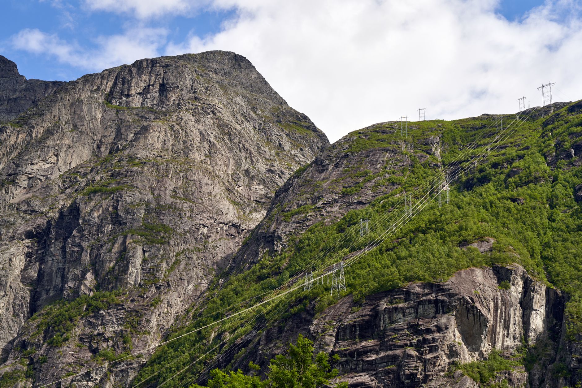El laberinto ferroviario de los fiordos noruegos: puentes cantilever, túneles de roca viva y la frágil conectividad de la línea de Flåm