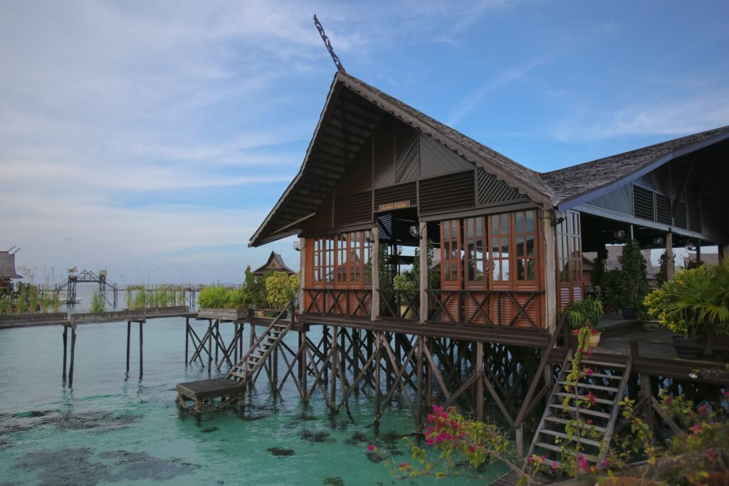 La Travesía del Archipiélago de las Bocas del Toro en Catamarán: Guía de Navegación y Logística Marina por el Caribe Panameño