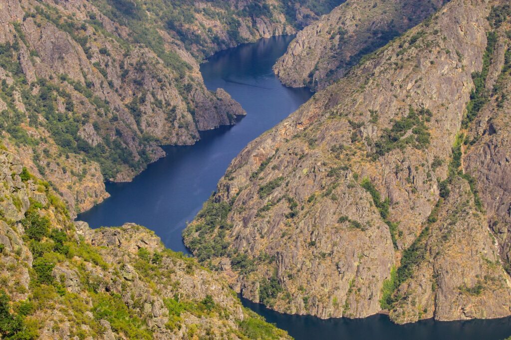 El secreto del río y la trucha salvaje: la liturgia del pescado de río en los obradores fluviales del Alto Ebro