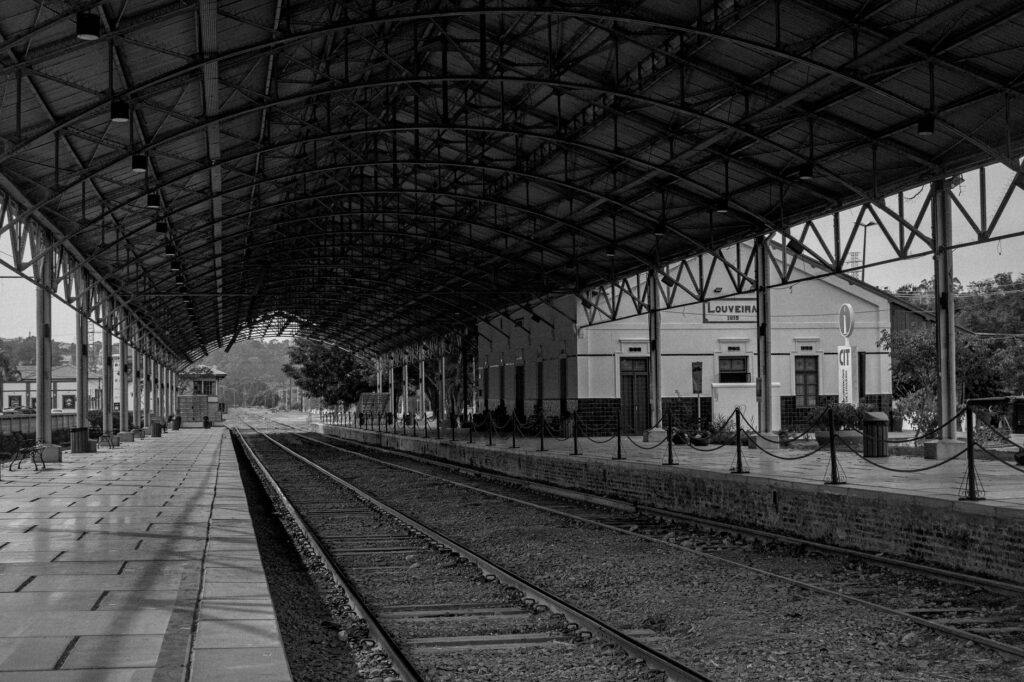 El Ferrocarril del Altiplano y la Ruta del Estaño: Ingeniería andina, logística minera y conectividad ferroviaria histórica entre Oruro y Antofagasta