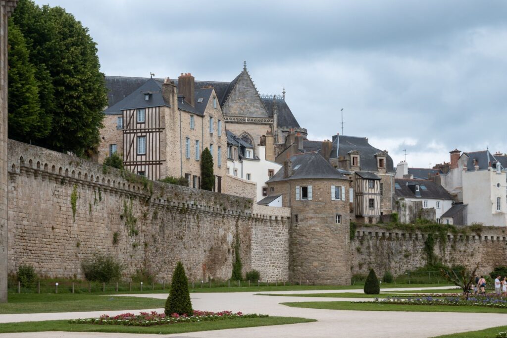 Fougeres y los caminos de granito: una travesía medieval por el corazón verde de la Bretaña Francesa