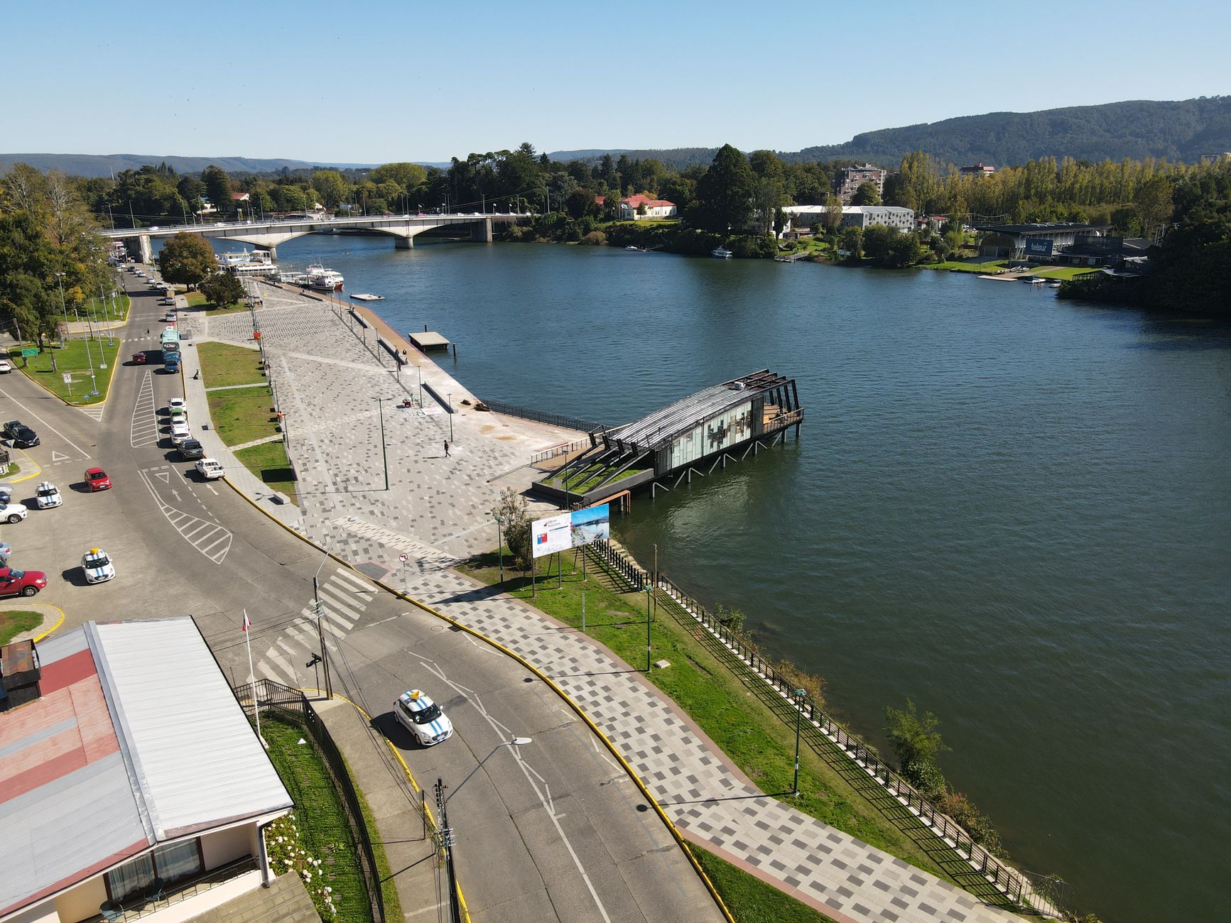 El laberinto de las vertientes de basalto: cómo el transporte de baja emisión redefine la movilidad en las islas de Chiloé