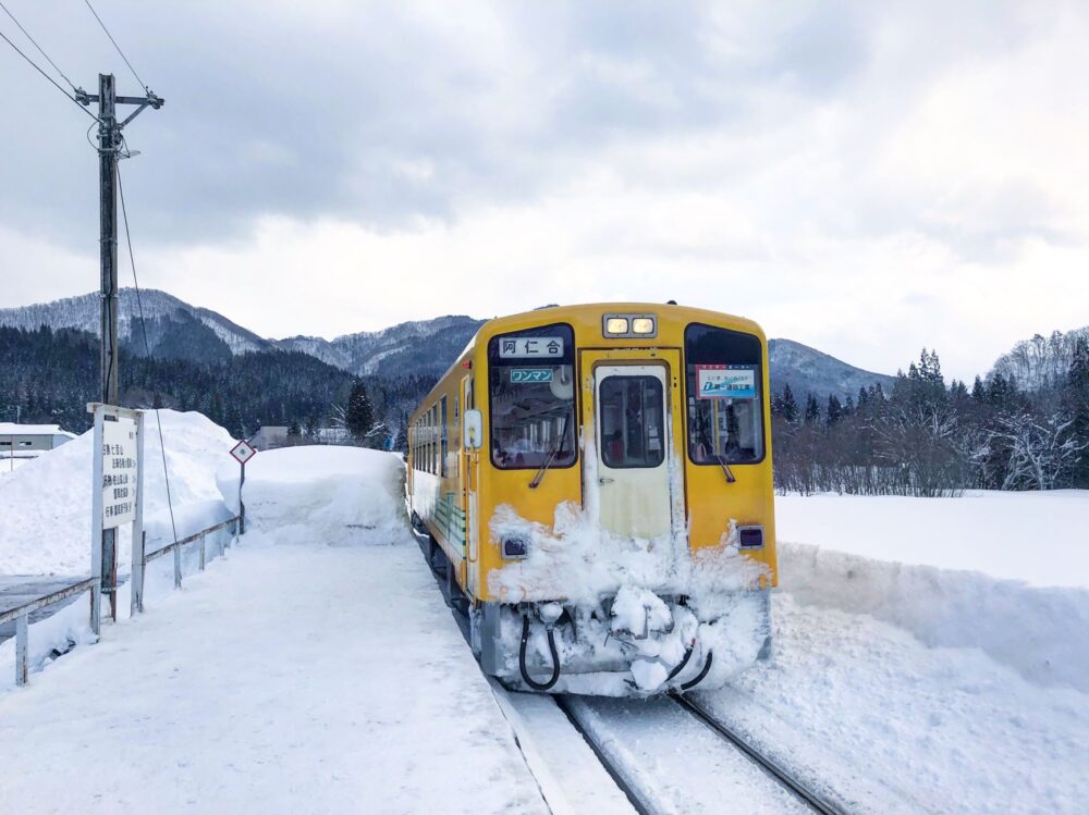 La Ruta del Expreso de Hokkaido: Ingeniería de Alta Velocidad, Túneles Submarinos y el Despertar Invernal del Norte de Japón