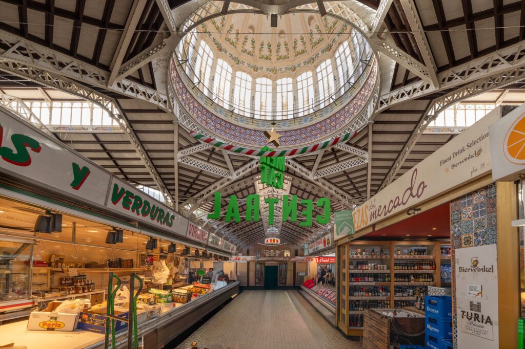 El secreto de la piedra y el molino: la liturgia del Mercado Central de Cádiz y los tesoros de la Bahía