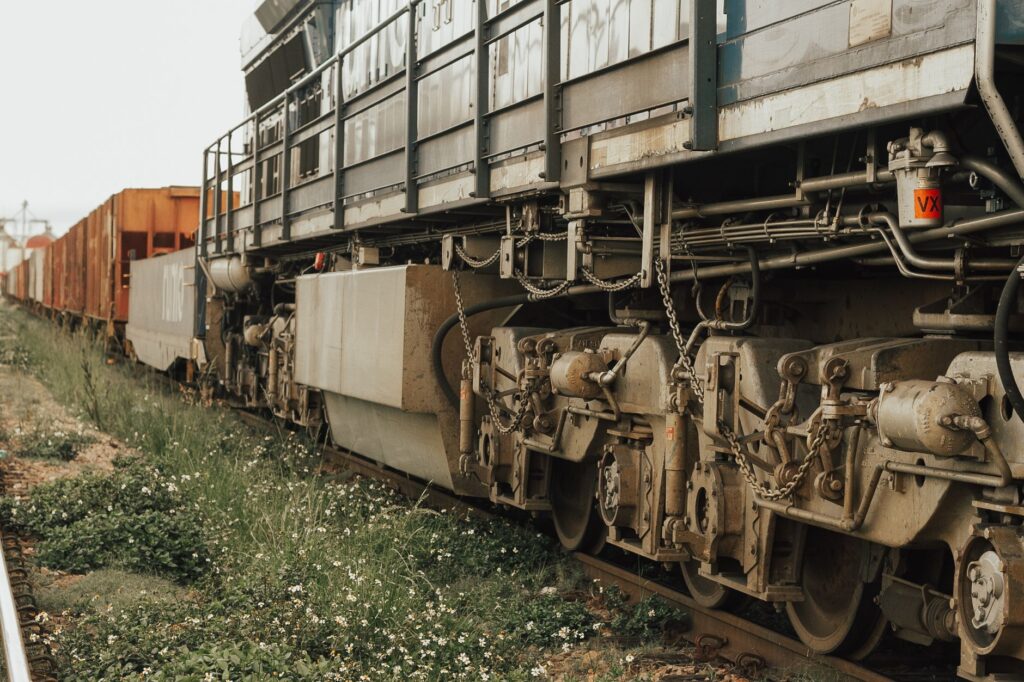 El laberinto de las dunas y el hierro: la odisea logística del Ferrocarril del Desierto en Mauritania