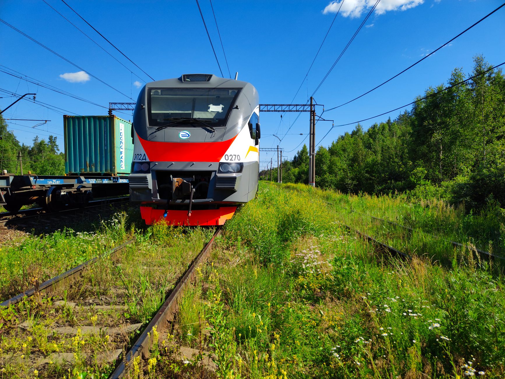 El Ferrocarril Transiberiano en su tramo oriental: Ingeniería de taiga, logística siberiana y la conectividad ferroviaria hacia Vladivostok