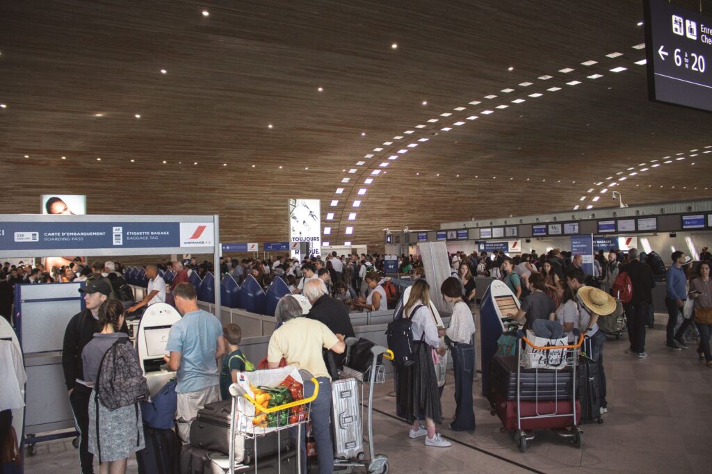 Colapso sobre raíles: cuando la conexión ferroviaria al aeropuerto se convierte en una crisis de movilidad urbana