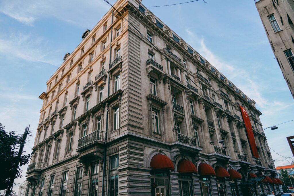 First In: Las grandes aperturas hoteleras donde hemos inaugurado el pulso del lujo contemporáneo