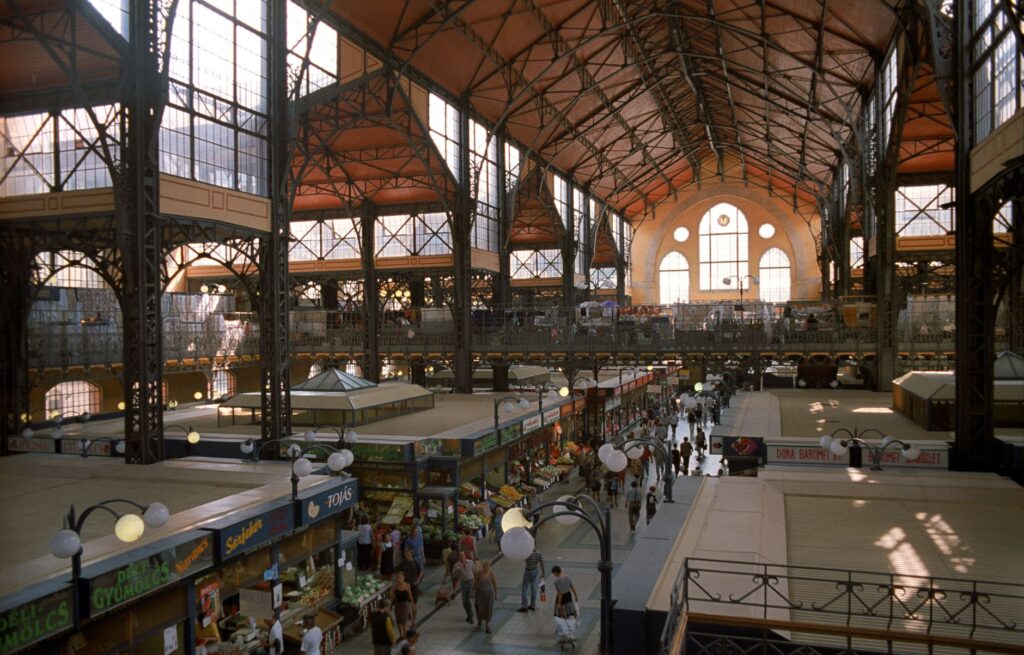 El secreto del trigo y la marea: la liturgia del Mercado Central de Alicante y los tesoros de la Marina Alta